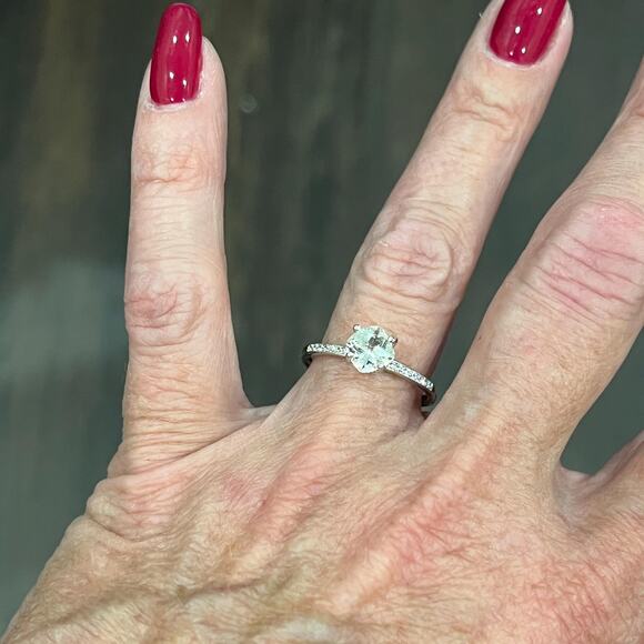 Beautiful 1ctw Cushion Cut White Topaz Ring Sterling Silver Size 7 - Picture 8 of 8